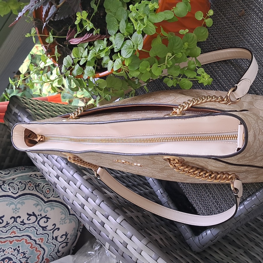 Coach Marlie C1565 Shoulder bag with Gold Chains and Leather Handles EC Like NEW - Picture 8 of 9